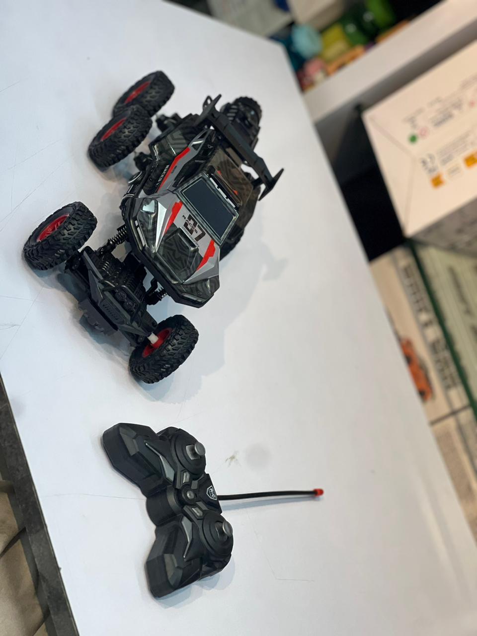 F1 1:16 RC Stunt Car | 360° Rotation, Spray Drift Car with Gesture Control