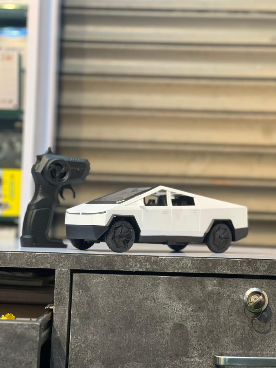 Tesla Cybertruck 1:14 RC – App Control, Gyroscope Mode & Music Sync Drift