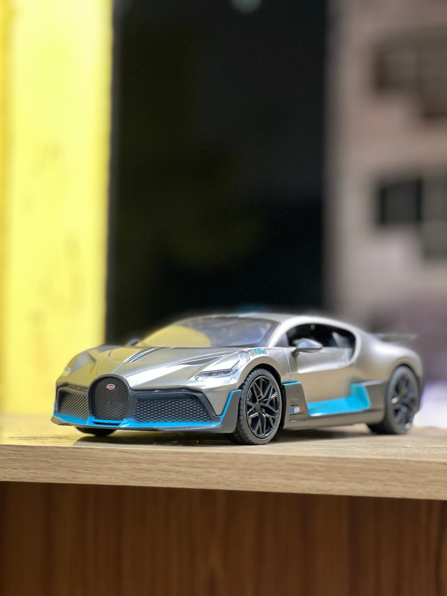 Officially Licensed 1:12 Scale Bugatti Divo RC Car – Supercar Model with Remote Control & Headlights