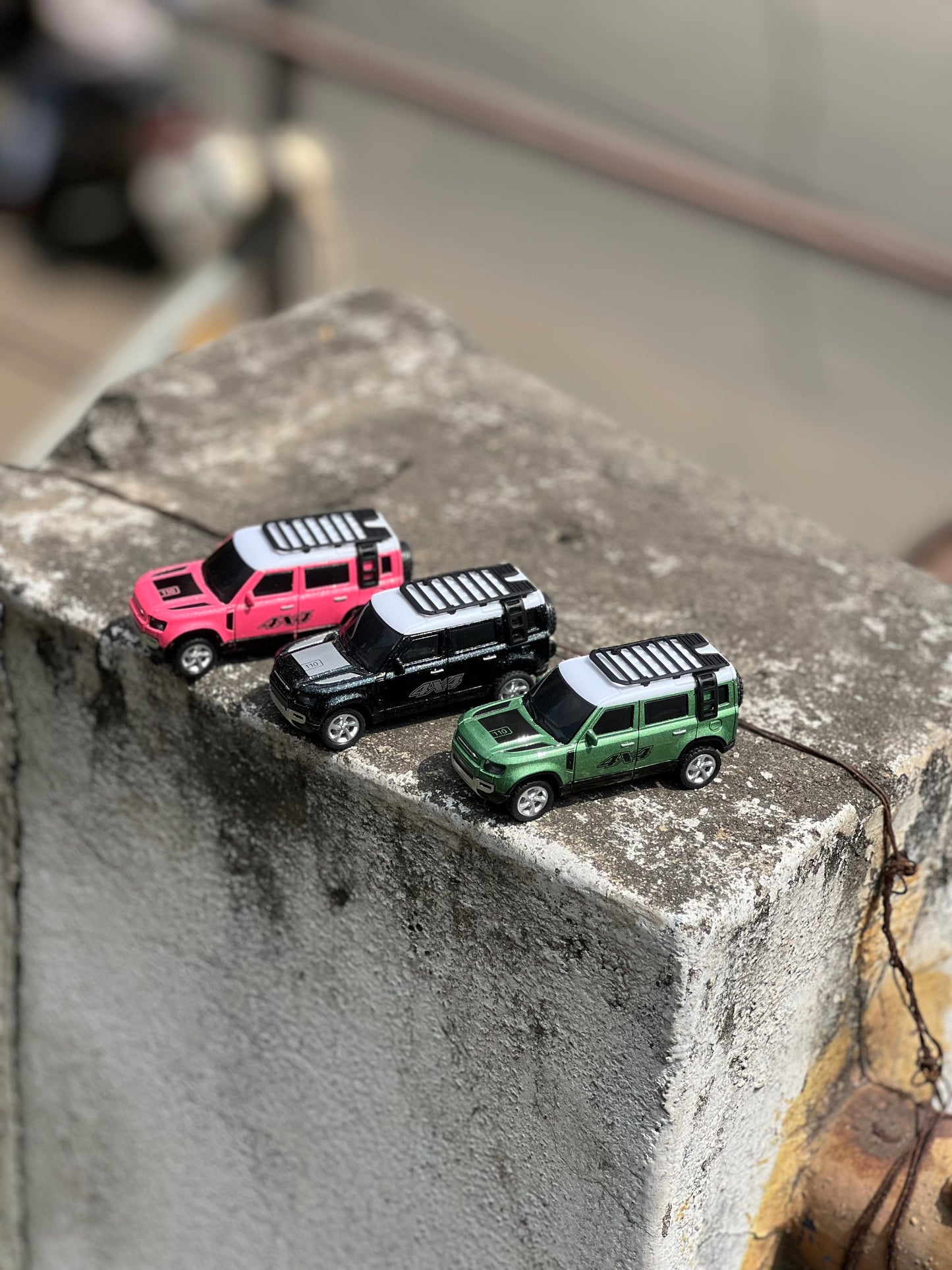 1:64 Scale Defender Mini RC | 2WD | Expedition Roof Rack | Auto Play | 3-Speed Control