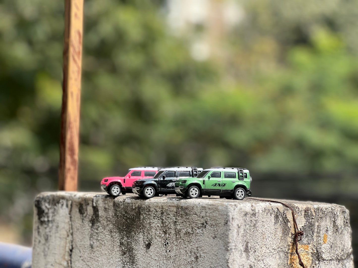 1:64 Scale Defender Mini RC | 2WD | Expedition Roof Rack | Auto Play | 3-Speed Control