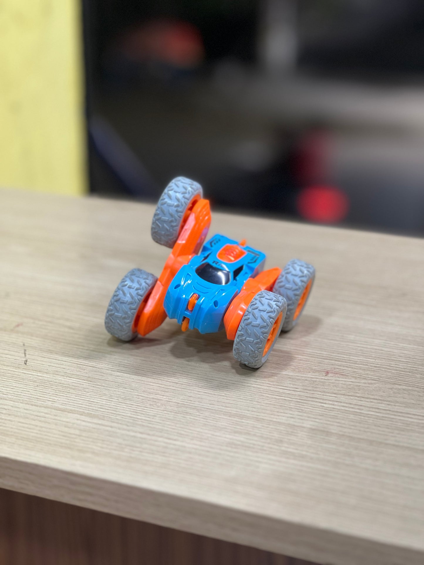 Rollover 360° Double-Sided 20 KM/HR Stunt RC Car – 2.4GHz High-Speed Spin & Flip Remote Control Car