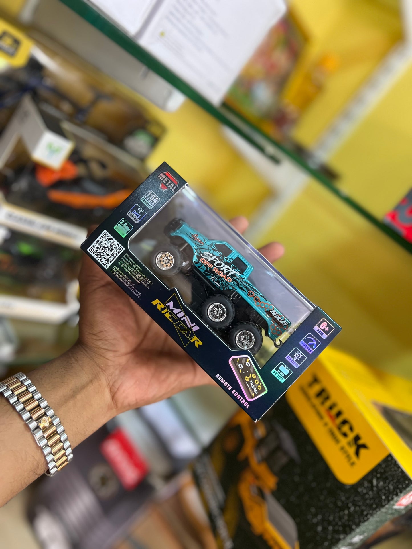 All-Back 4WD Mini Diecast RC Car with App Control & Gyro Stabilization