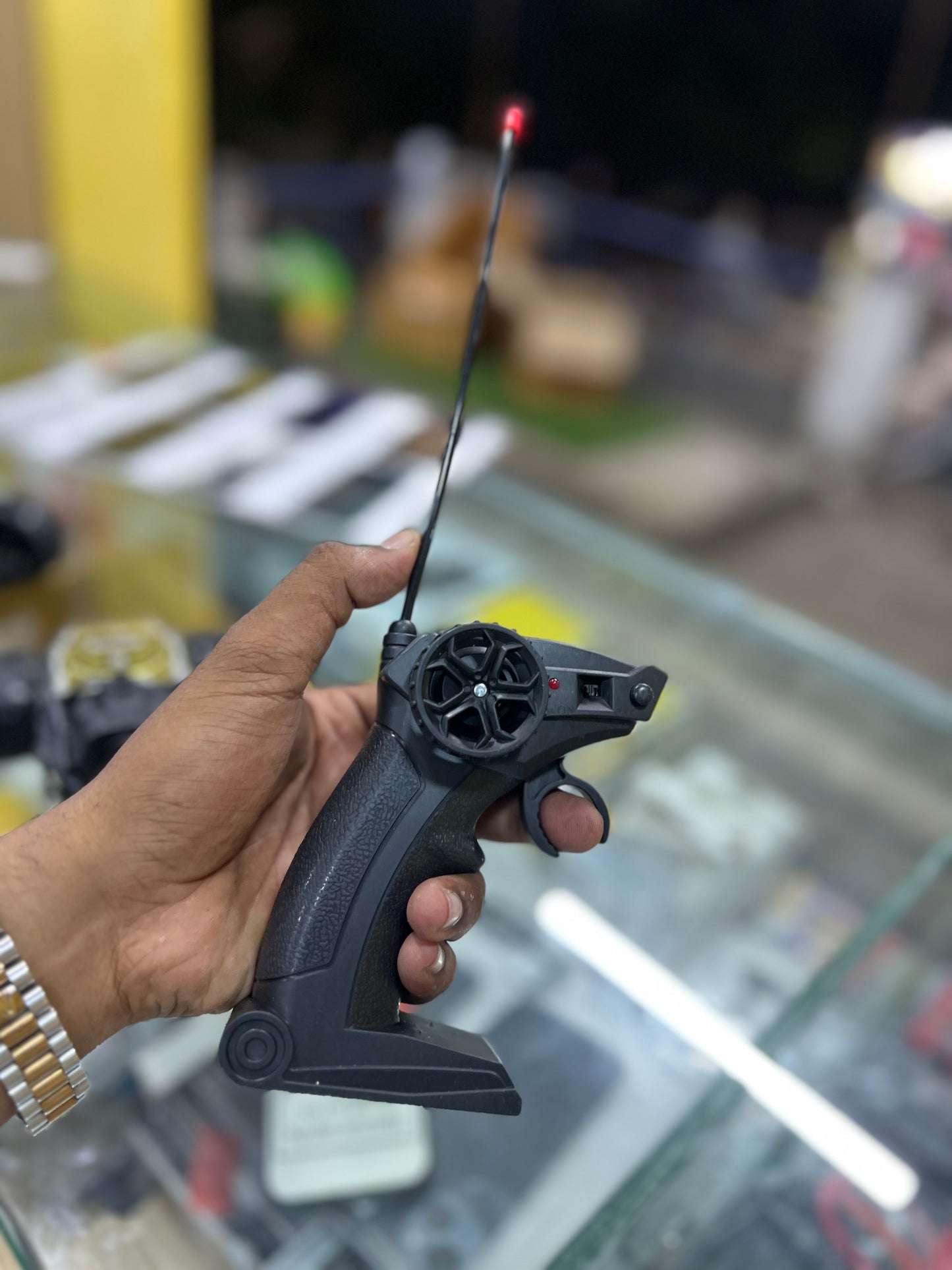 Off-Road RC Buggy | 4-Channel Control | Damping Springs | Pistol Remote | 1:16 SCALE