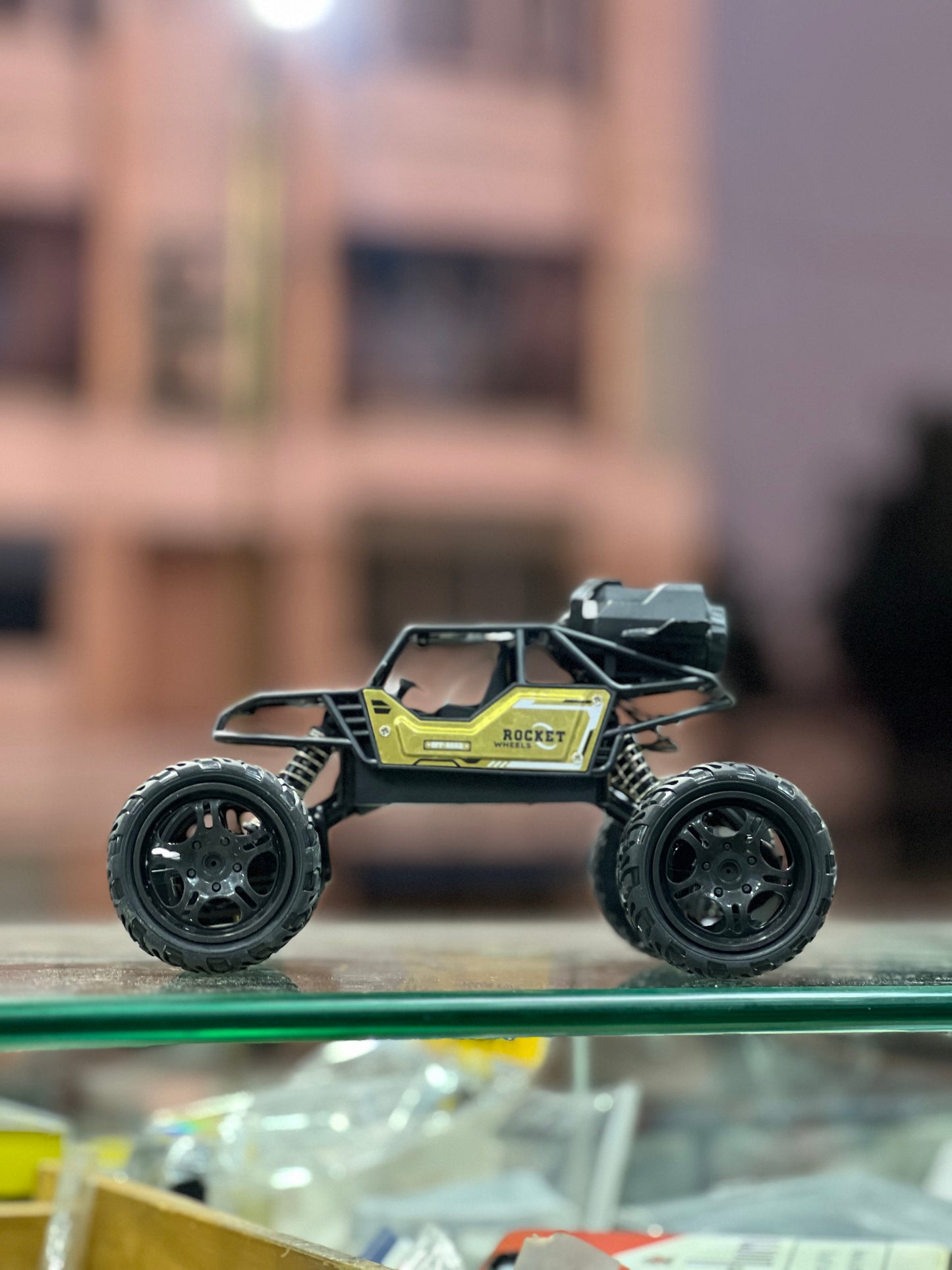 Off-Road RC Buggy | 4-Channel Control | Damping Springs | Pistol Remote | 1:16 SCALE