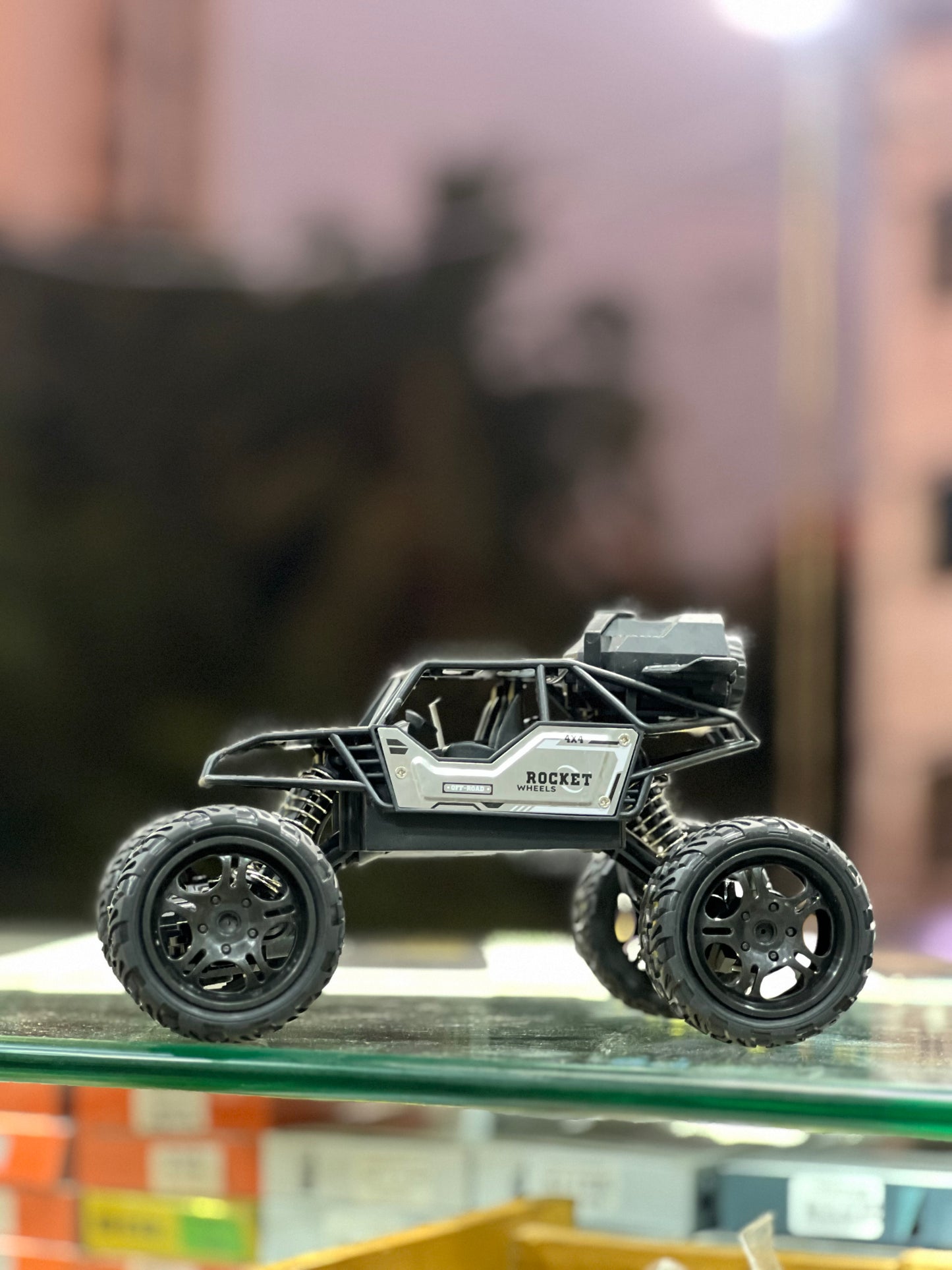 Off-Road RC Buggy | 4-Channel Control | Damping Springs | Pistol Remote | 1:16 SCALE