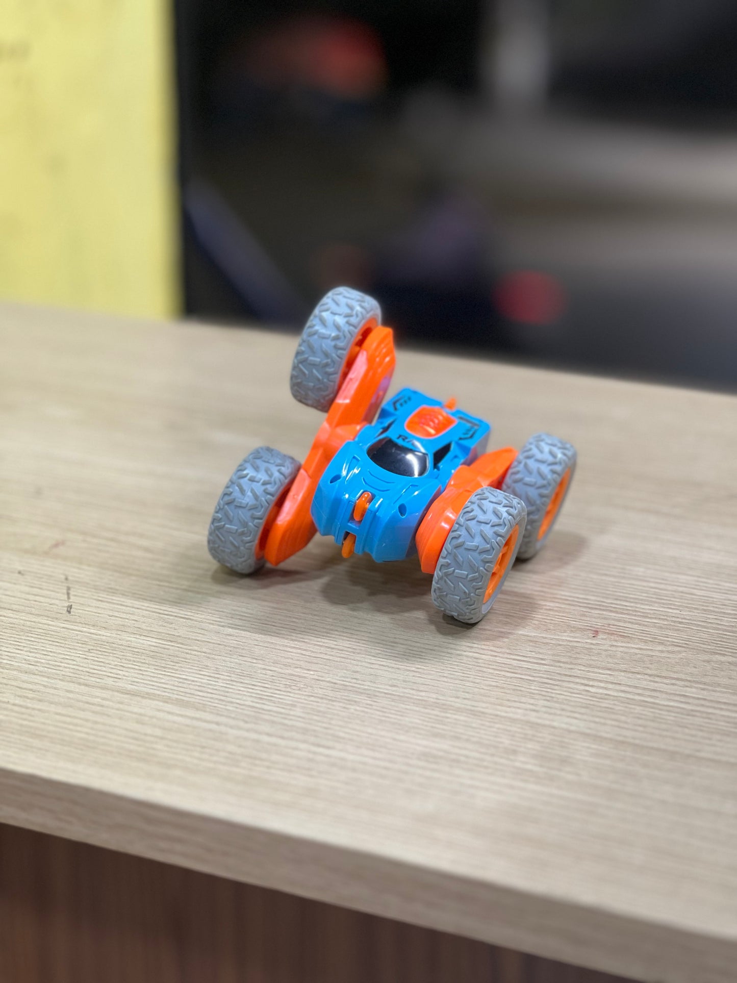 Rollover 360° Double-Sided 20 KM/HR Stunt RC Car – 2.4GHz High-Speed Spin & Flip Remote Control Car