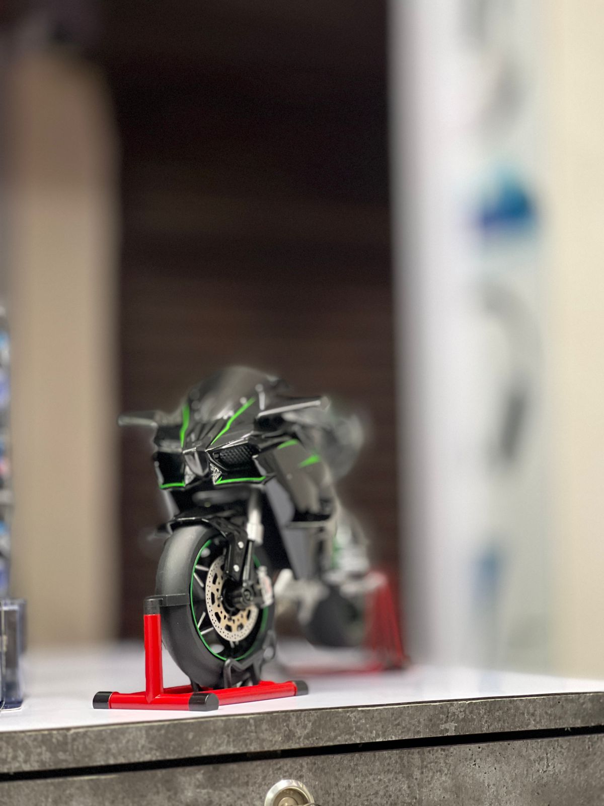 1:6 Scale Kawasaki Ninja H2R Diecast Motorcycle | Sound, Lights & Rechargeable Model