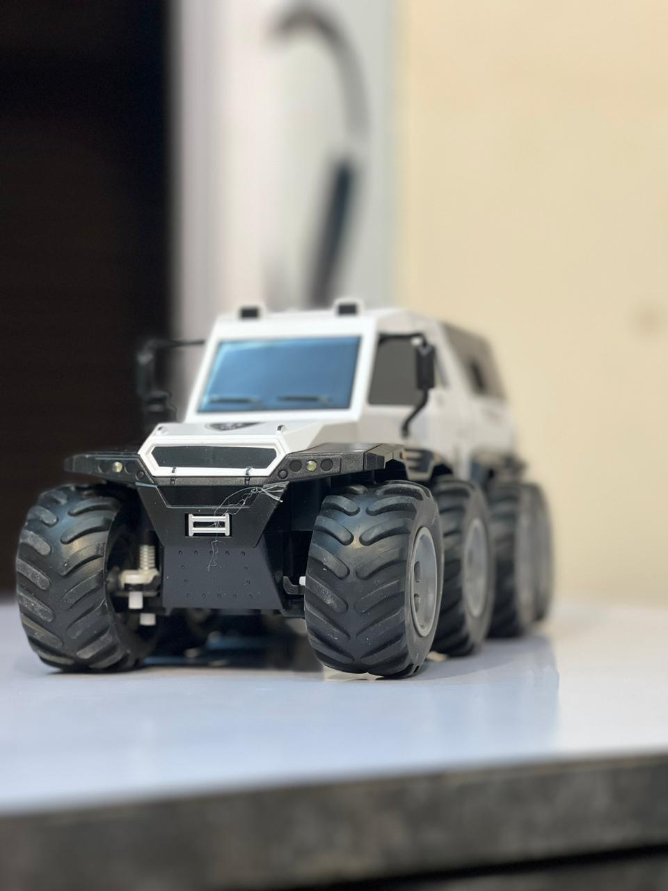 4×4 Police Stunt Remote Control Car with 40MHz Controller & Off-Road Wheels – 28cm Large Size