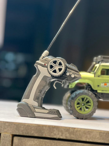 Lumo Military Off-Road 4×4 Climbing RC Vehicle – Rugged Remote Control Truck for Kids (6+ Years)