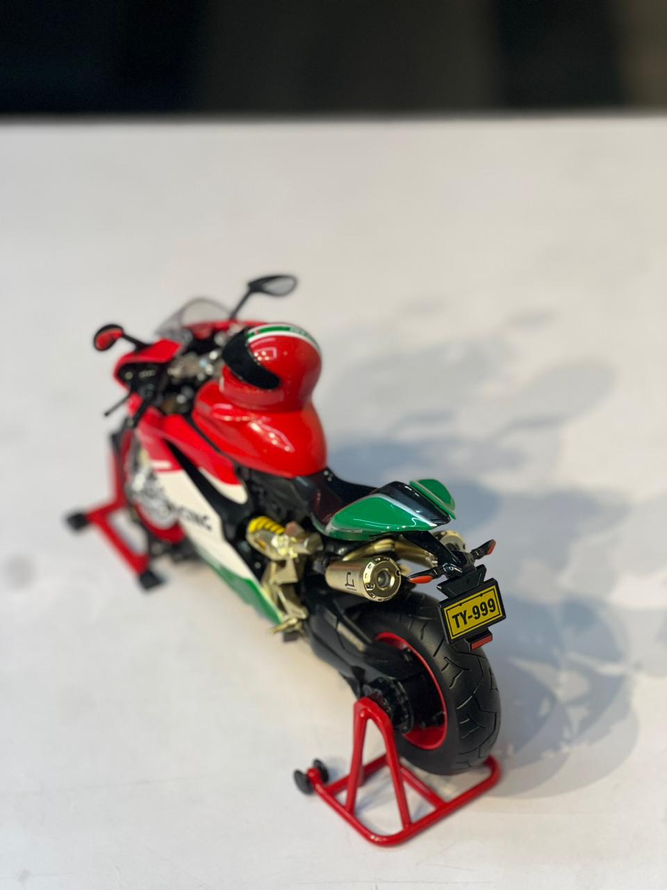 1:8 Scale DUCATI 1299 PANIGALE Diecast Motorcycle | Sound, Lights & Rechargeable Model