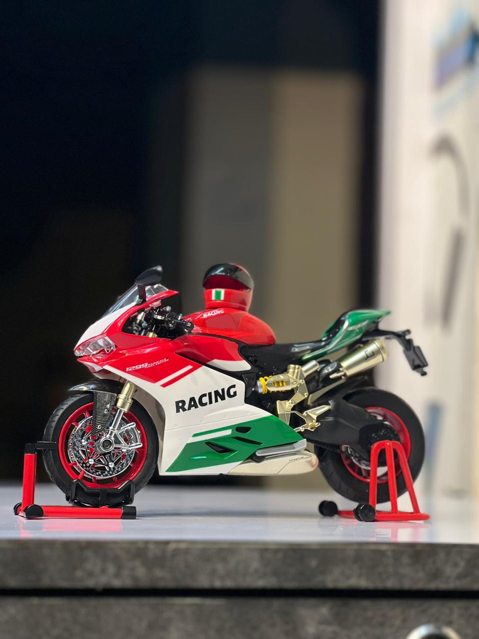 1:8 Scale DUCATI 1299 PANIGALE Diecast Motorcycle | Sound, Lights & Rechargeable Model