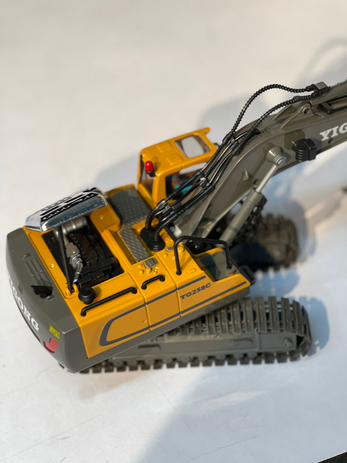 1:20 RC Excavator 11CH | 2.4GHz Remote Control Construction Vehicle